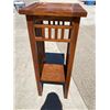 Image 12 : STAND AND BOOKSHELF