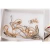 Image 3 : Selection of vintage and collectible jewellery including Boucher broock, rhinestone brooches, earrin