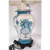 Image 3 : Ginger jar style blue and white porcelain lamp with gold accents, 26" in height