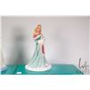 Image 3 : Two Walt Disney porcelain figurines including 4th release The Gift of Kindness Cinderella no. 400452