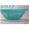 Image 5 : Vintage Pyrex blue and white graduated "Amish Butterprint" circa 1950 and a Titania noodle maker