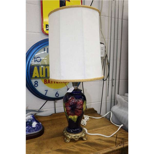 Vintage Moorcroft Anenome table lamp with gold tone cast metal and footed base, 28" in height includ