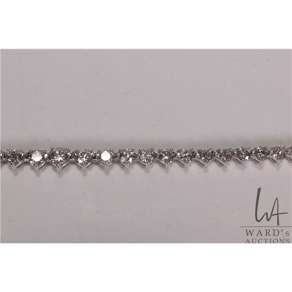 14kt white gold and diamond necklace, set with 5.00cts of brilliant cut round natural diamonds. Reta