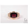 Image 2 : Gent's 10kt yellow gold ring set with cushion cut Rhodolite garnet cushion shaped 5.50ct gemstone. R