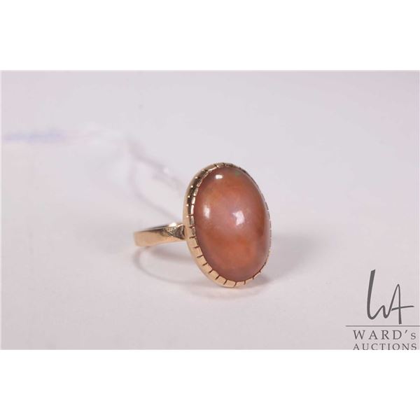 Vintage 14kt yellow gold and cabochon opal ring, size 6.75
