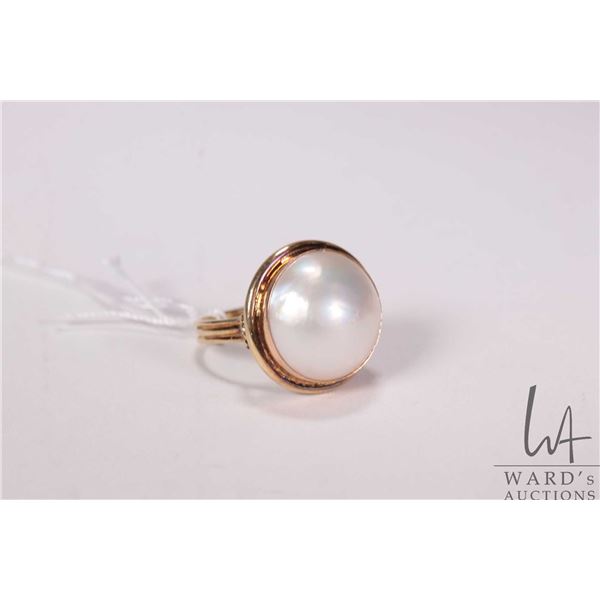 14kt yellow gold and genuine pearl ring, size 5