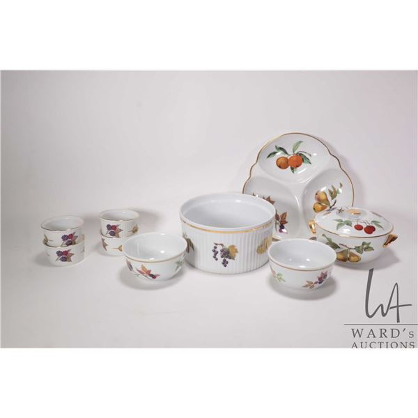 Selection of Royal Worcester Evesham including 7 1/2" diameter souffle dish, four small ramikins, di