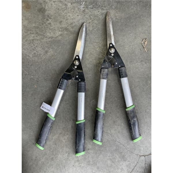 2 PAIRS OF GARDEN PRUNERS