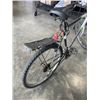 Image 4 : WHITE AND BLACK BIKE