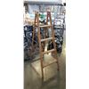 Image 1 : WOOD A FRAME LADDER, 5 FOOT