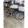 Image 4 : BLUE/ BLACK TRIUMPH BIKE