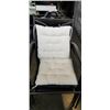 Image 3 : 4 STACKING PATIO CHAIRS W/ CUSHIONS