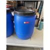 Image 2 : 2 FOOD GRADE PLASTIC DRUMS (40 LITRE CAPACITY EACH) W/ LIDS