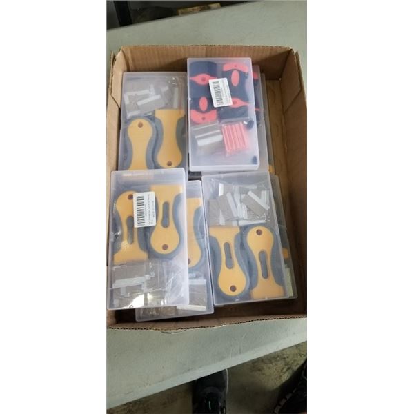 TRAY OF ASSORTED RETRACTABLE RAZOR BLADE SETS