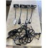 Image 1 : 4 120 VOLT HALOGEN LAMPS