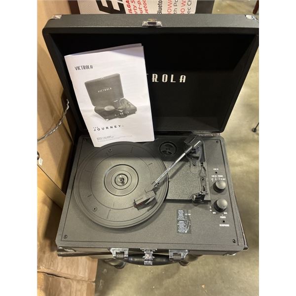 VICTROLA JOURNEY+ BELT DRIVE BLUETOOTH TURNTABLE - TESTED WORKING, RETAIL $99