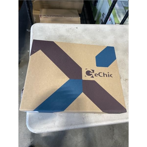 AS NEW GECHIC M161H PORTABLE 16.1 TFT LCD MONITOR