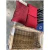 Image 3 : LOT OF WICKER BASKETS AND THROW PILLOWS