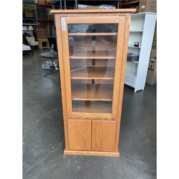 OAK DISPLAY CABINET W/ GLASS DOOR AND SHELVES