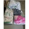 Image 1 : NEW WASHABLE RUG, JEANS, AND 2 PET BLANKET ETC