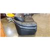 Image 5 : 3pc BLACK LEATHER SOFA SET, NO RIPS OR TEARS, INCLUDES SOFA, LOVESEAT AND CHAIR
