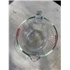 Image 2 : 2 NEW PYREX PREPWARE 2 QUART GLASS MEASURING CUP MIXING BOWLS WITH LIDS