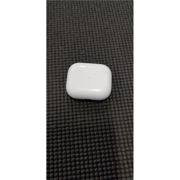 APPLE AIRPODS WITH LIGHTNING CASE - TESTED WORKING, RETAIL $279