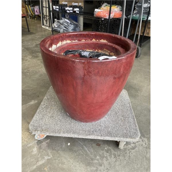 SET OF 5 PLANTER POTS, LARGEST ONE IS 24 INCH WIDE AND 22 INCH TALL
