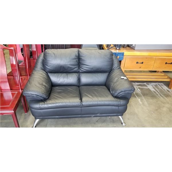 BLACKLEATHER LOVESEAT WITH CHROME LEGS