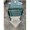 Image 1 : GREEN STANDIUM SEAT ON STAND