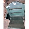 Image 2 : GREEN STANDIUM SEAT ON STAND