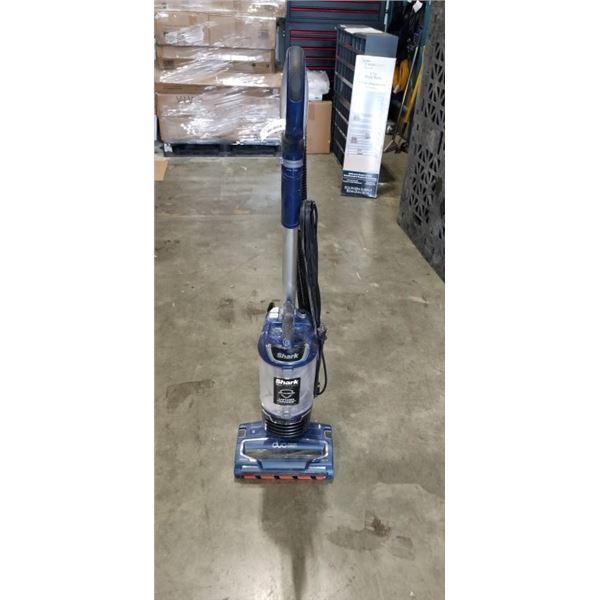 SHARK DUO CLEAN LIFT AWAY VACUUM