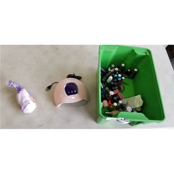 TOTE OF NAIL POLISH AND NAIL LIGHT