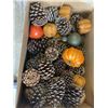 Image 2 : 3 BOXES OF DECOR ITEMS, BASKET, ETC