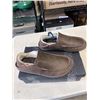 Image 4 : NEW OLUKAI MOLOA SLIPPER TOFFEE / DK WOOD SIZE MENS 9