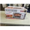 Image 2 : BLACK & DECKER 4-SLICE AIR FRY TOASTER OVEN - TESTED WORKING, RETAIL $179