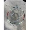 Image 2 : 2 NEW PYREX PREPWARE 2 QUART GLASS MEASURING CUP MIXING BOWLS WITH LIDS