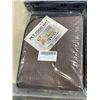Image 3 : 2 NEW WASHABLE LARGE PET PADS AND 2 NEW ABSORBENT PET FOOD MATTS
