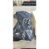 Image 3 : 9 NEW WHITE MEDIUM ZIP UP SHIRTS AND BLACK BUTTON UP SIZE XL