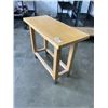 Image 2 : MAPLE SOFA / HALL TABLE