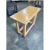Image 3 : MAPLE SOFA / HALL TABLE