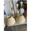 Image 3 : 3 TABLE LAMPS W/ 2 PAIRS OF LAMP SHADES