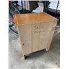 Image 10 : 9 DRAWER DRESSER W/ MIRROR AND NIGHTSTAND