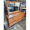 Image 2 : 9 DRAWER DRESSER W/ MIRROR AND NIGHTSTAND
