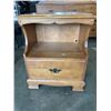 Image 8 : 9 DRAWER DRESSER W/ MIRROR AND NIGHTSTAND