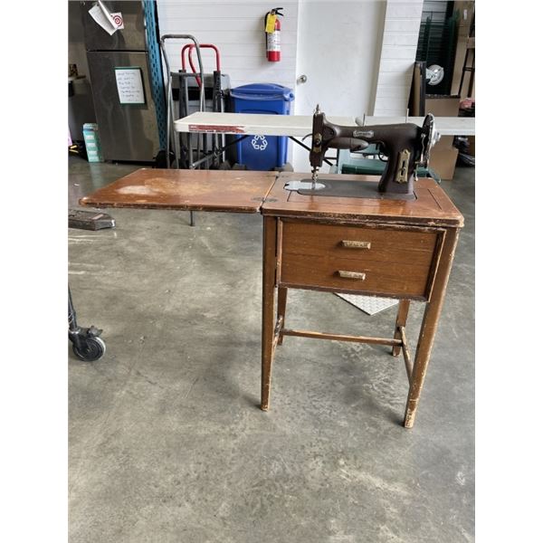 VINTAGE SEWING MACHINE IN TABLE
