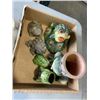 Image 3 : 2 BOXES OF ANGEL AND FROG FIGURES