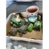 Image 4 : 2 BOXES OF ANGEL AND FROG FIGURES