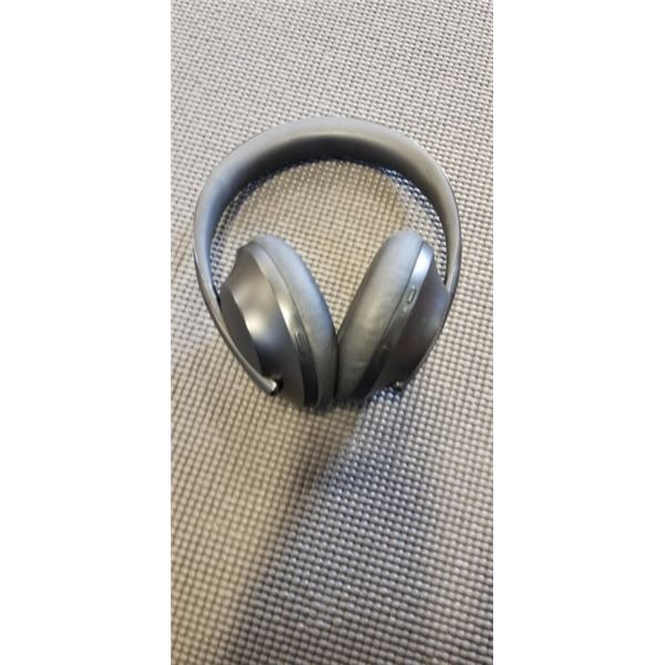 BOSE HEADPHONES 700  NOISE CANCELLING OVER EAR TRUE WIRELESS HEADPHONES - TESTED WORKING, RETAIL $59