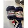 Image 5 : TITLEIST AND CALLAWAY GOLF DRIVERS WITH HEAD COVERS